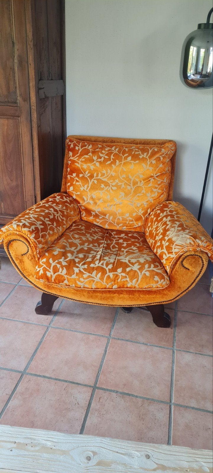 Vintage fauteuil met oranje bloemenprint, Gebruikt, 75 tot 100 cm, Ophalen of Verzenden, Stof