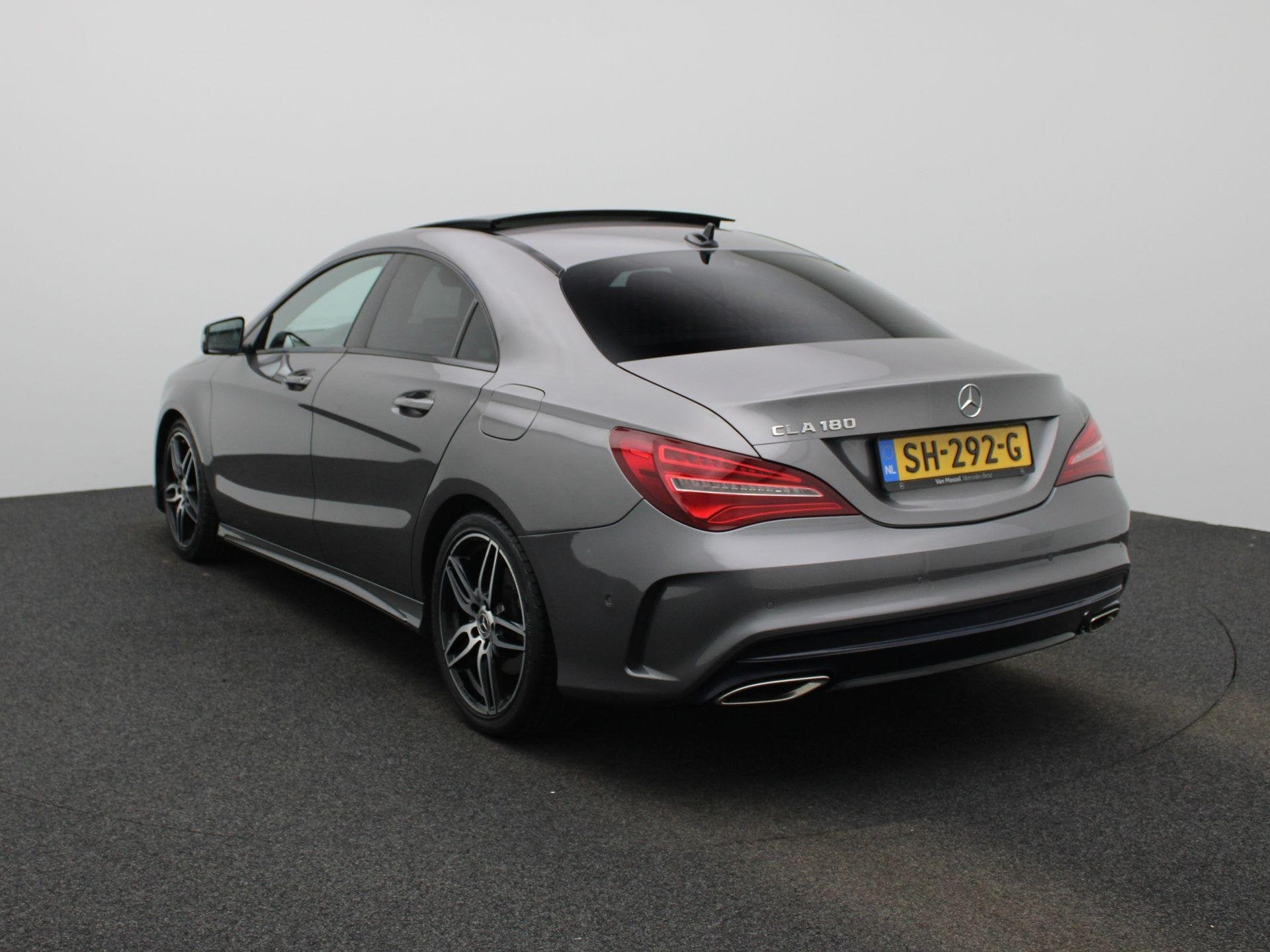 Mercedes-Benz CLA-klasse 180 Prestige | Automaat | AMG-Line, Gebruikt, 4 cilinders, Leder en Stof, 122 pk