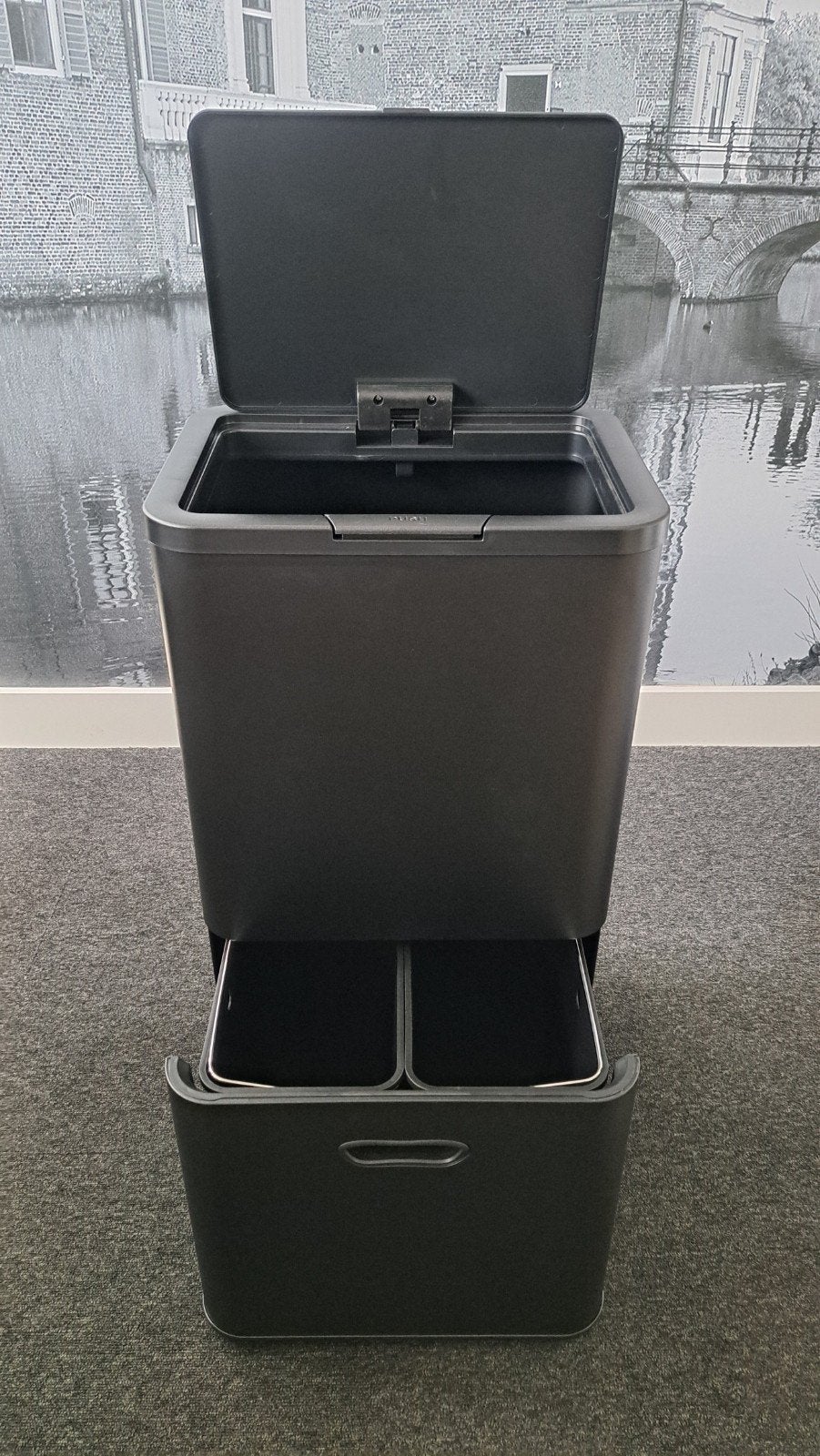 Mooie grote prullenbak - 70 liter - Zwart - Afvalscheiding, Ophalen, 40 liter of meer, Zo goed als nieuw, Rvs