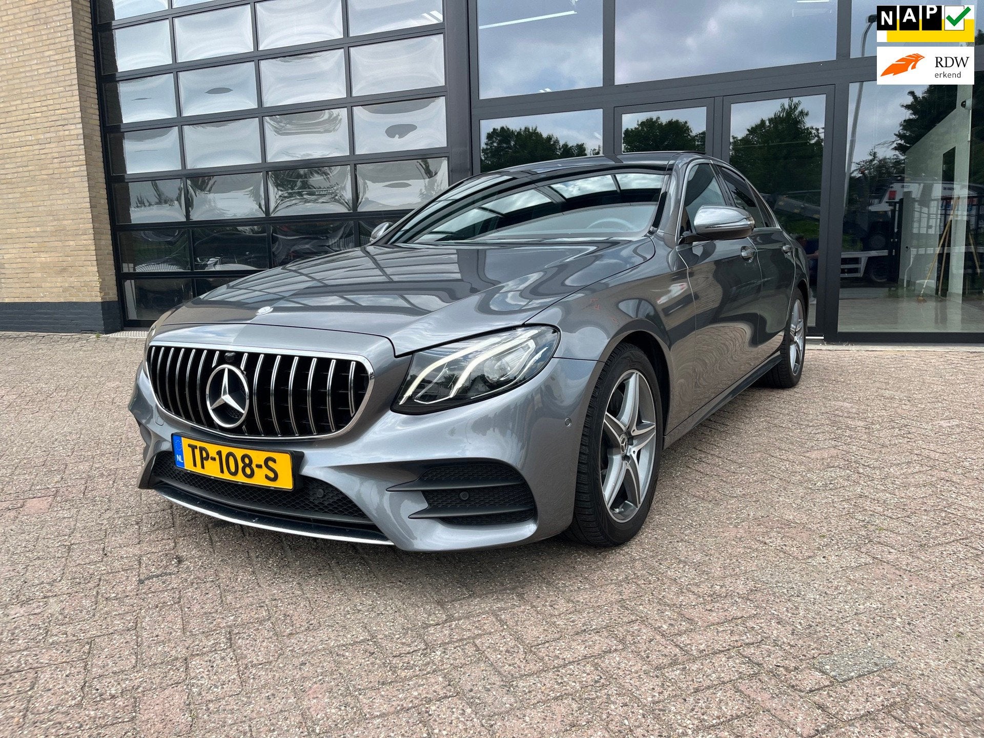 Mercedes-Benz E-klasse 200 Business Solution AMG Sport NL-Au, Auto's, Mercedes-Benz, Automaat, Achterwielaandrijving, Gebruikt