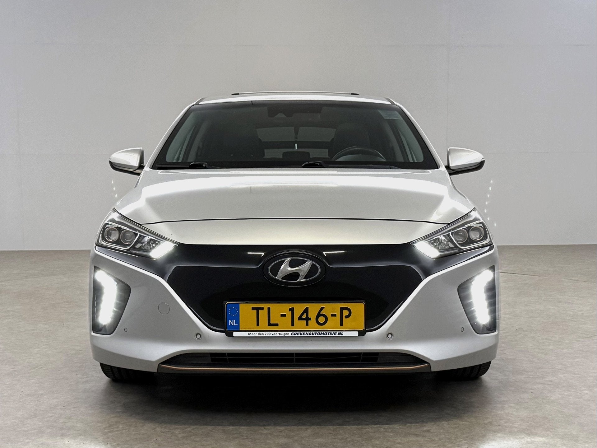 Foto 9 van Hyundai IONIQ Premium EV | Snelladen | SOH 87% | Pano | Stoe