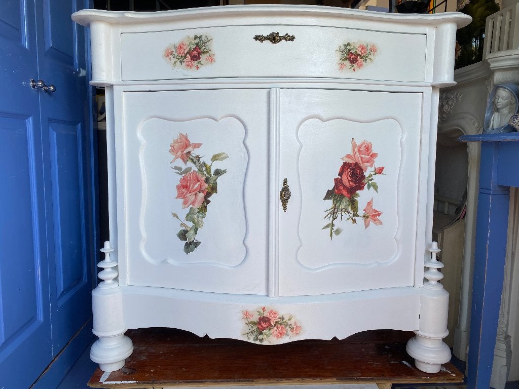 Kast brocante wit met rozendecor, Antiek en Kunst, Ophalen of Verzenden