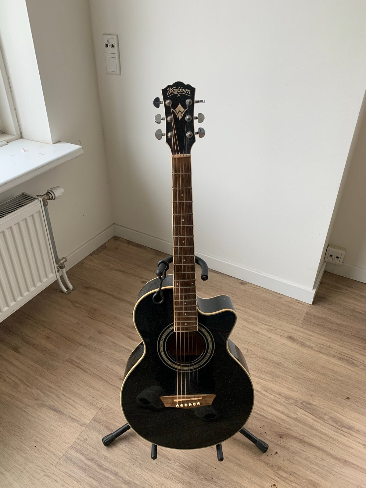 Washburn akoestische gitaar met element en tuner, Ophalen of Verzenden, Gebruikt, Western- of Steelstringgitaar, Met (piezo-)element
