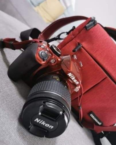 Nikon D3400 Rood + Originele 18-55mm Lens + Tas Accu & Lader, Ophalen of Verzenden, Zo goed als nieuw, Nikon, 8 keer of meer