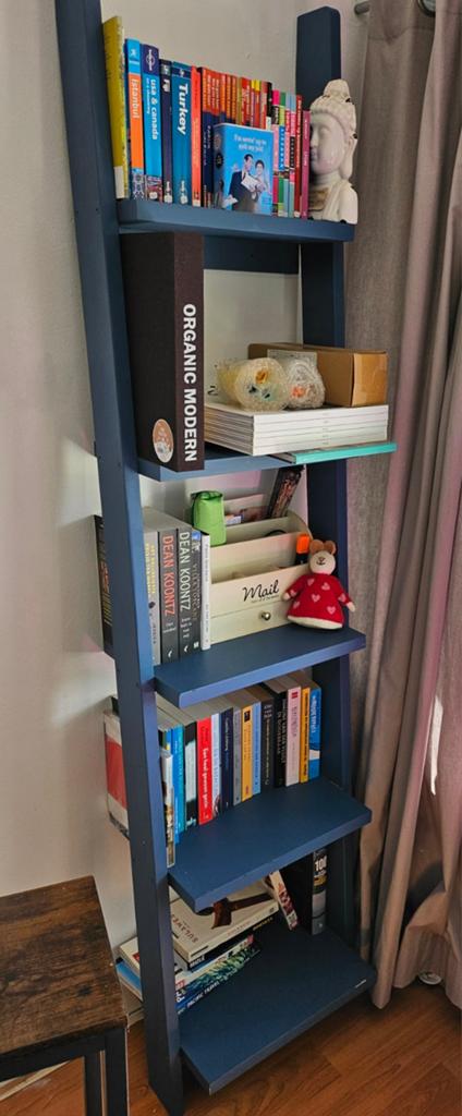 Leuk blauw houten boekenrek / boekenkast, Huis en Inrichting, Kasten | Boekenkasten, Ophalen, Met plank(en), Minder dan 50 cm