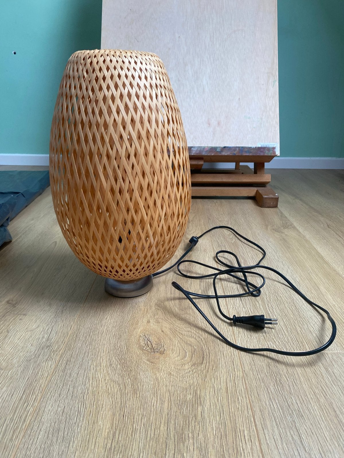 Staande rieten lamp IKEA met warm geel licht, Met schakelaar, Gebruikt, Natuurlijk materiaal, Beige