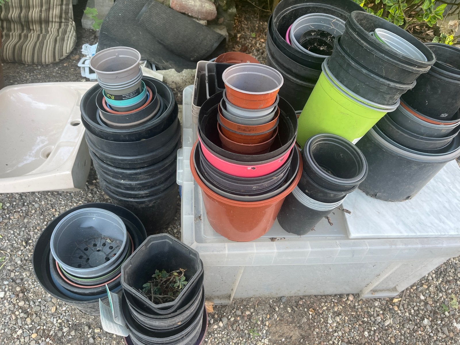 Grote diversiteit aan plastic potten in diverse maten, Tuin en Terras, Bloempotten, Ophalen, Kunststof, Gebruikt, Rond