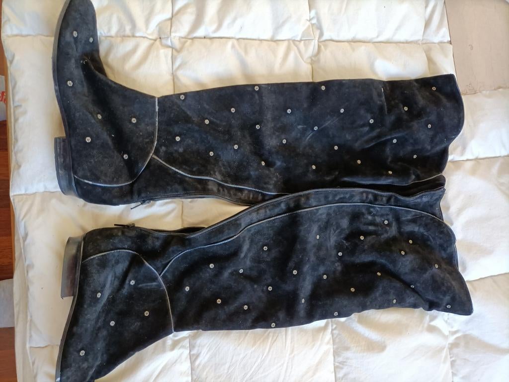 Zwarte suède hoge laarzen met studs - Maat 40, Kleding | Dames, Schoenen, Ophalen of Verzenden