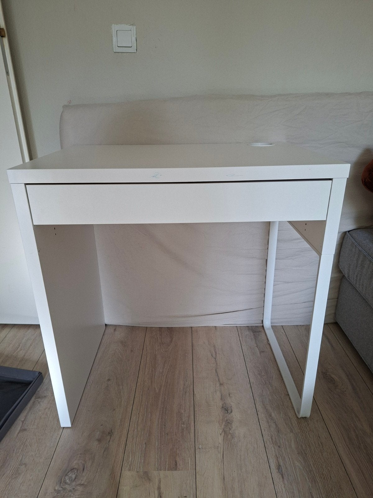 IKEA Bureau met lade - Ideaal voor thuiswerken of studeren, Ophalen, Overige typen, Gebruikt, Spaanplaat of MDF