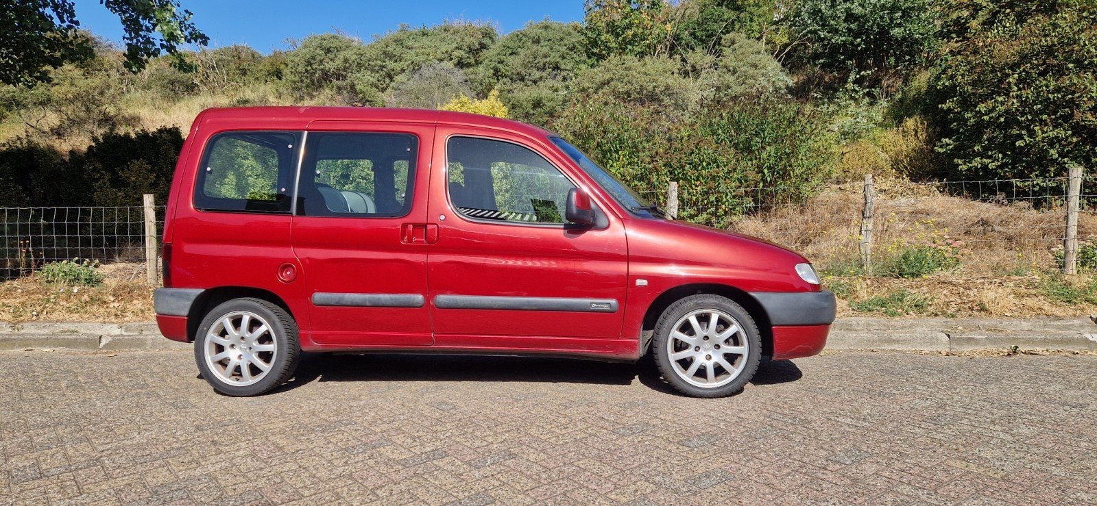 Citroën Berlingo 1.6 I 16V Multispace 2002 Rood, Voorwielaandrijving, 4 cilinders, 1137 kg, 49 €/maand