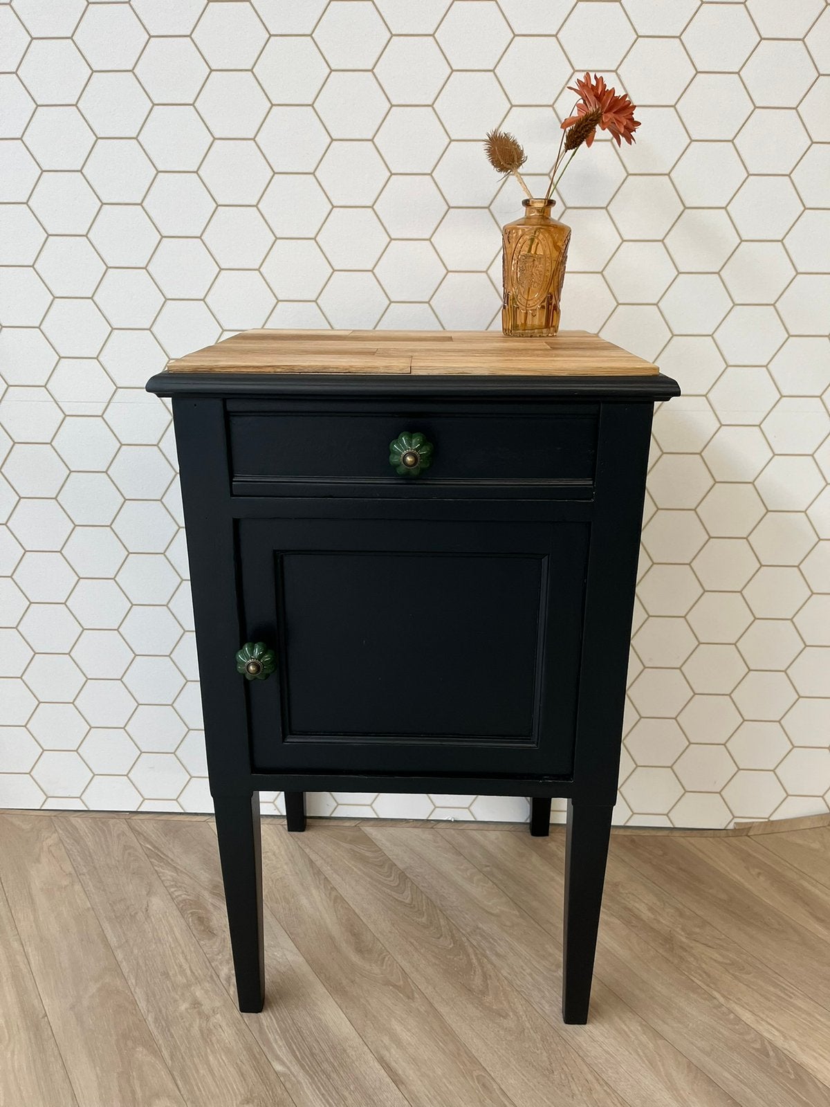 Kastje, zwart met licht houten blad, boho stijl/ hotelchicq, Ophalen, Zo goed als nieuw