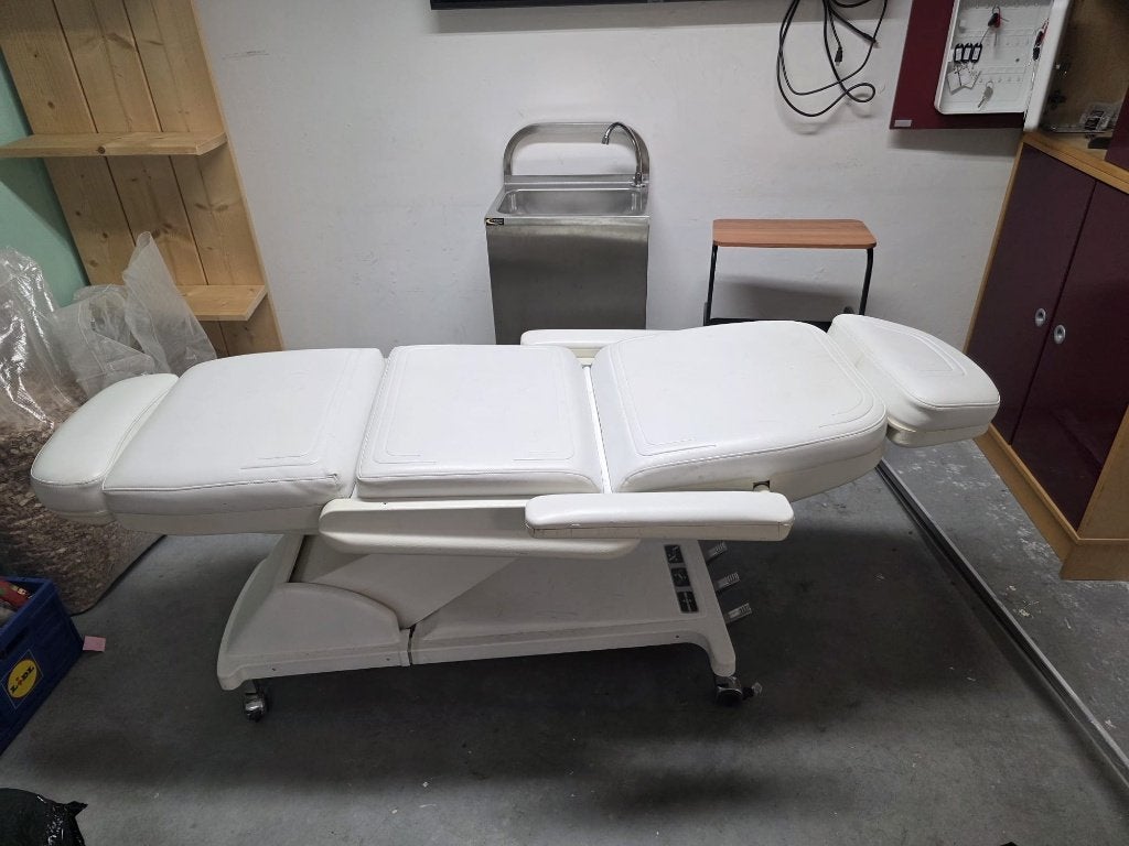 Behandel tafel, Sport en Fitness, Ophalen, Overige typen, Info@uppsalaink.nl, Zo goed als nieuw