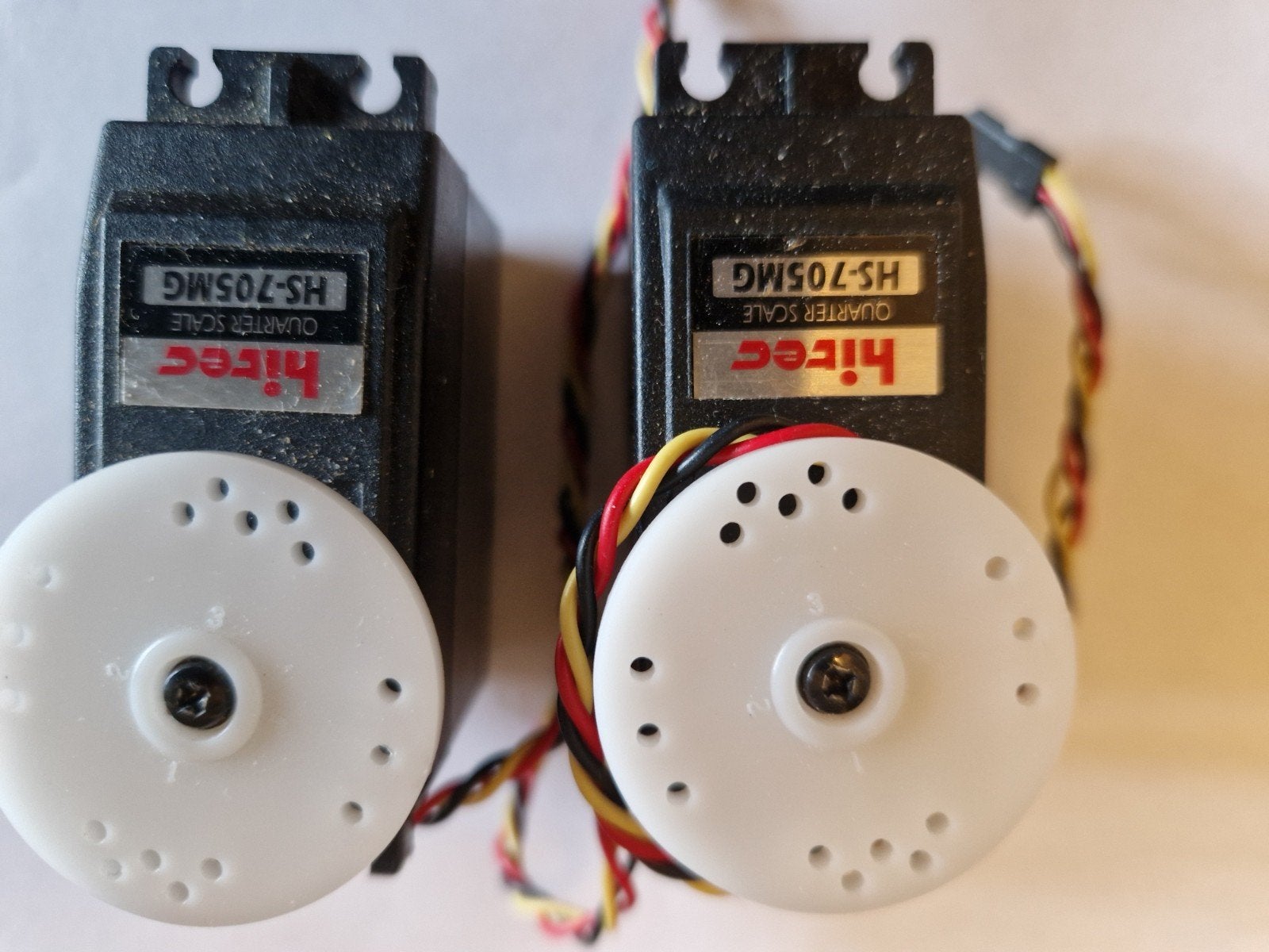 Hitec HS-705MG Analoge Servo - Krachtig en Betrouwbaar, Ophalen of Verzenden, Zo goed als nieuw