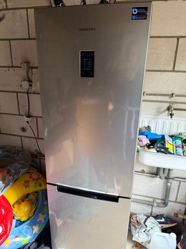 Samsung koelkast lees omschrijving, Witgoed en Apparatuur, Koelkasten en IJskasten, Zo goed als nieuw, Met aparte vriezer, 200 liter of meer