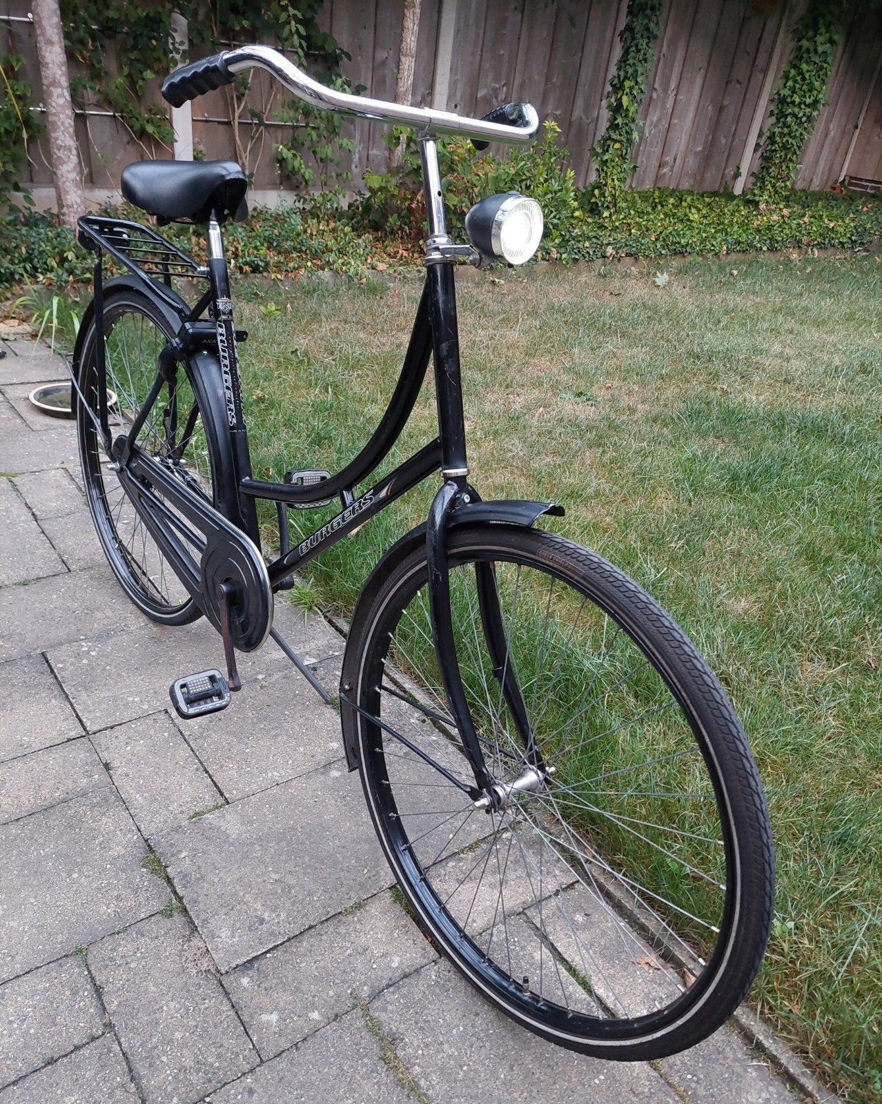 Goed onderhouden omafiets 28 inch goede banden/ verlichting, Fietsen en Brommers, Ophalen of Verzenden, Terugtraprem
