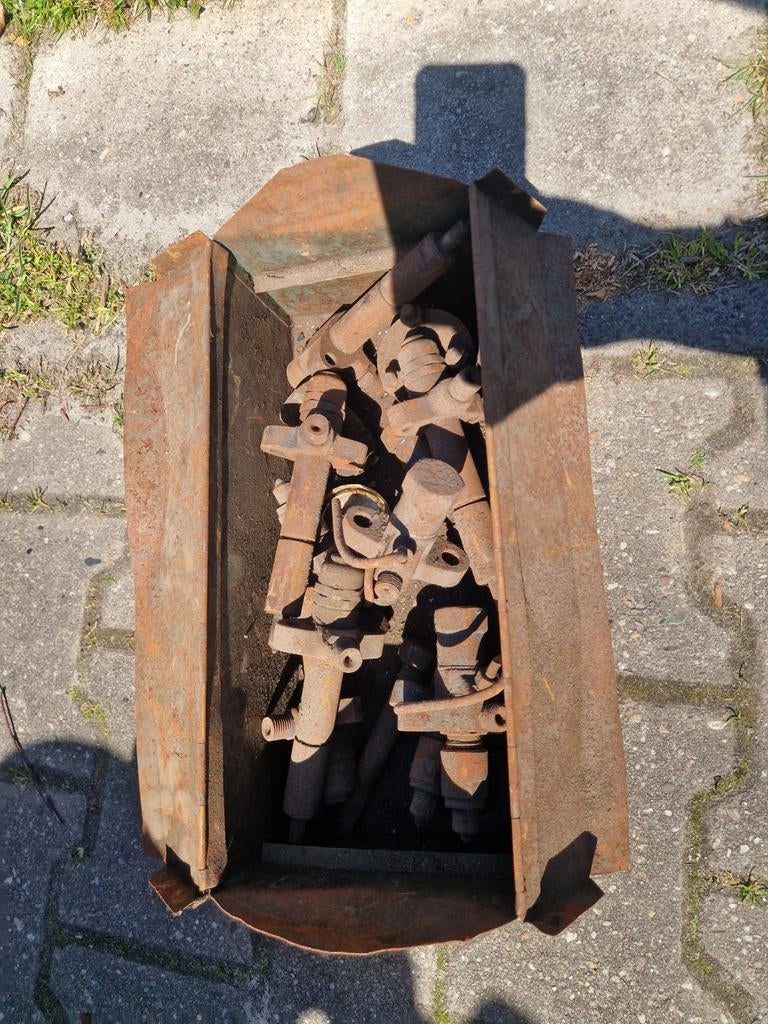 Bak met oude verstuivers, Ophalen, Gebruikt