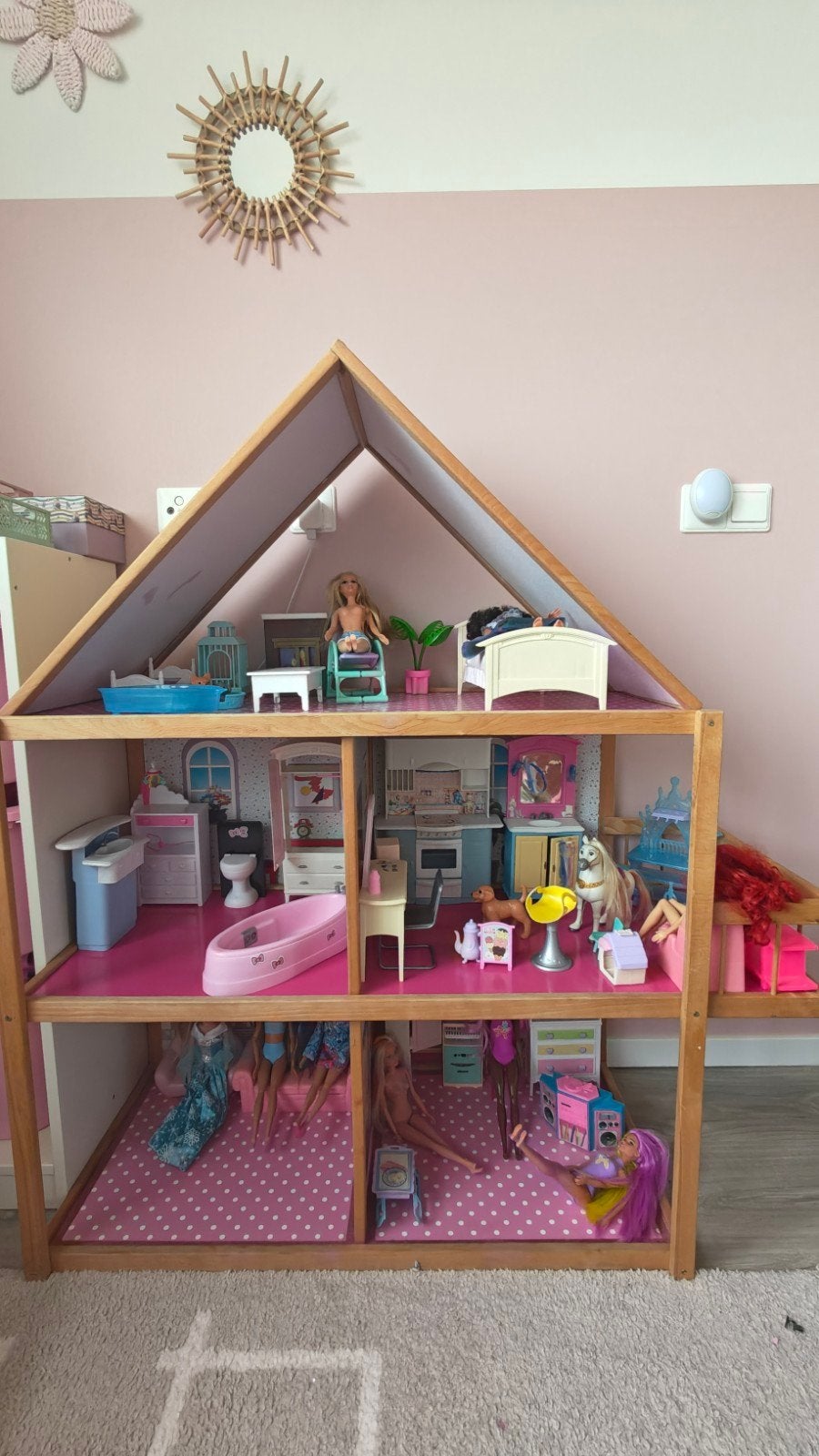 barbiehuis met veel spulletjes, Ophalen, Gebruikt, Poppenhuis