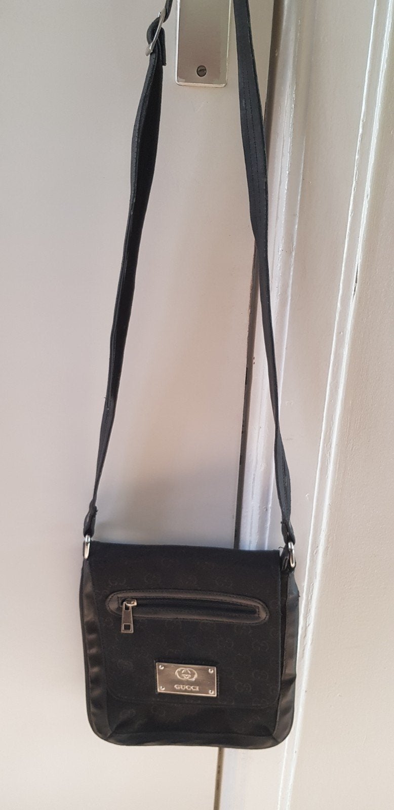 Mooie echt leer Gucci Schoudertas heren nieuw in conditie.
P, Zwart, Nieuw, Leer, Ophalen