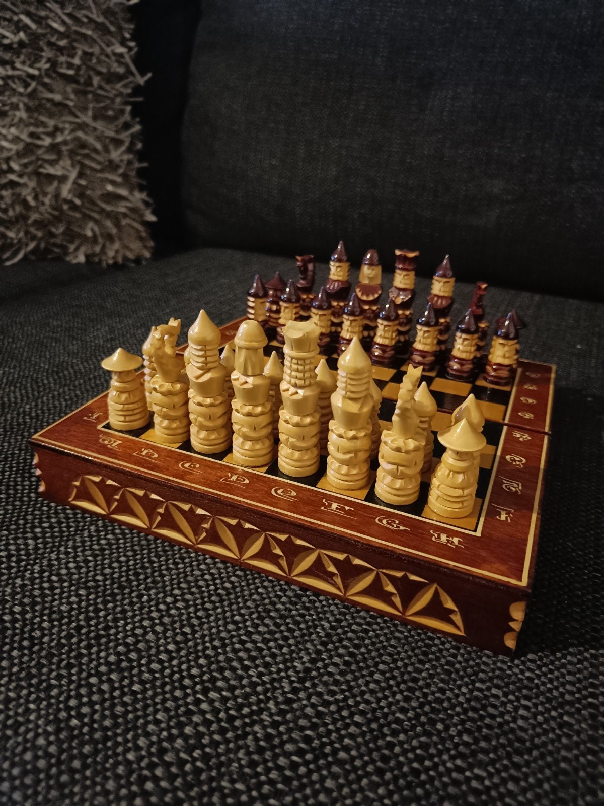 Fraai houtbewerkt schaakbord met Chinese details, Ophalen of Verzenden, Zo goed als nieuw, Schaken