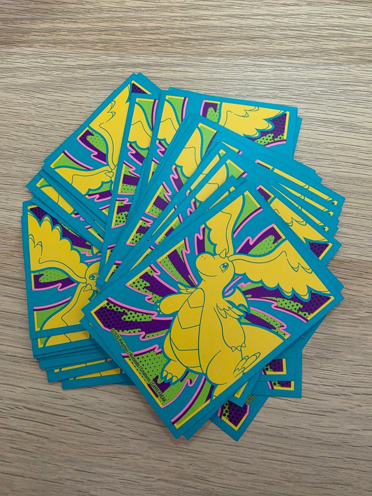 Ascended Heroes Dragonite Pokémon Sleeves, Ophalen of Verzenden, Zo goed als nieuw, Sleeves of Kaarthoesjes