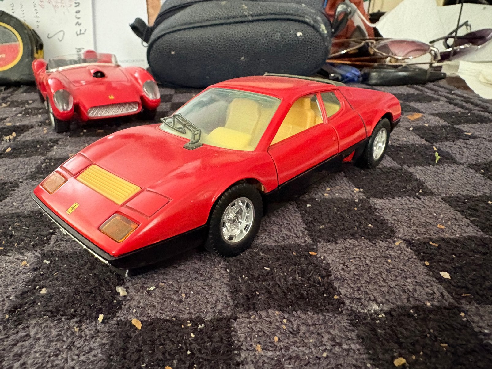 Ferrari.  512.   1:24.      Burago, Ophalen of Verzenden, Zo goed als nieuw, Bburago