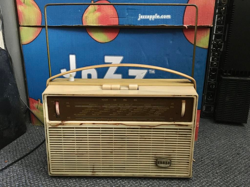 Oude transistor radio erres met wat werk pr incl vzk, Audio, Tv en Foto, Radio's, Ophalen of Verzenden, Radio