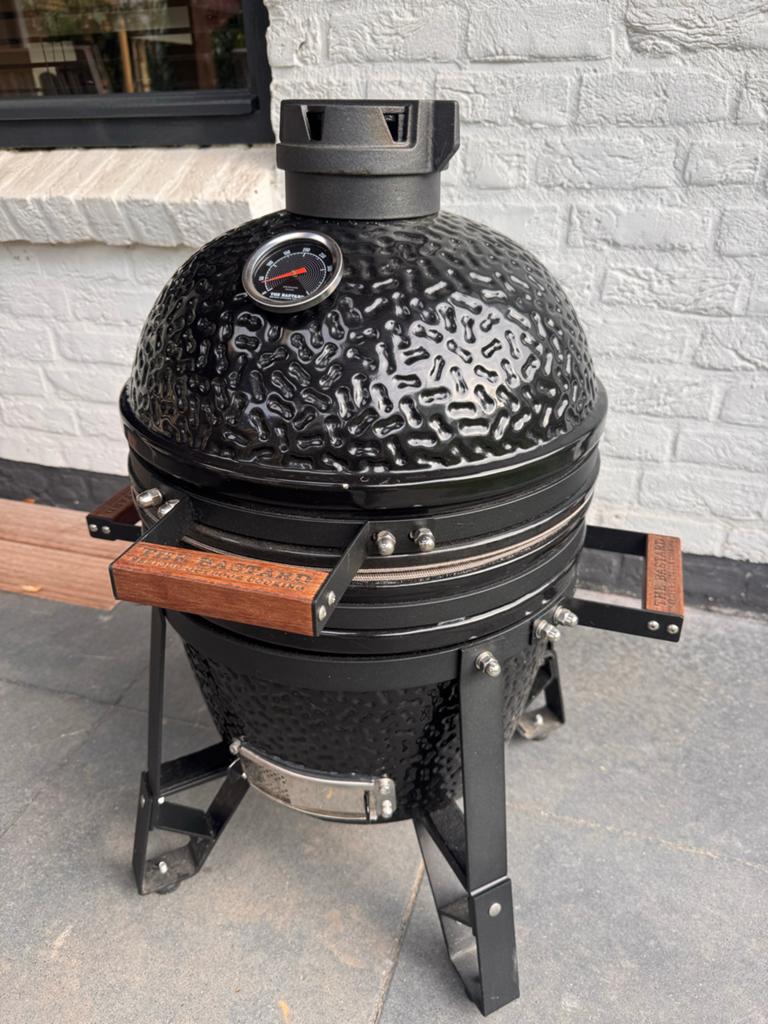The Bastard Compact Kamado BBQ - Zo goed als nieuw, Tuin en Terras, Ophalen, Zo goed als nieuw