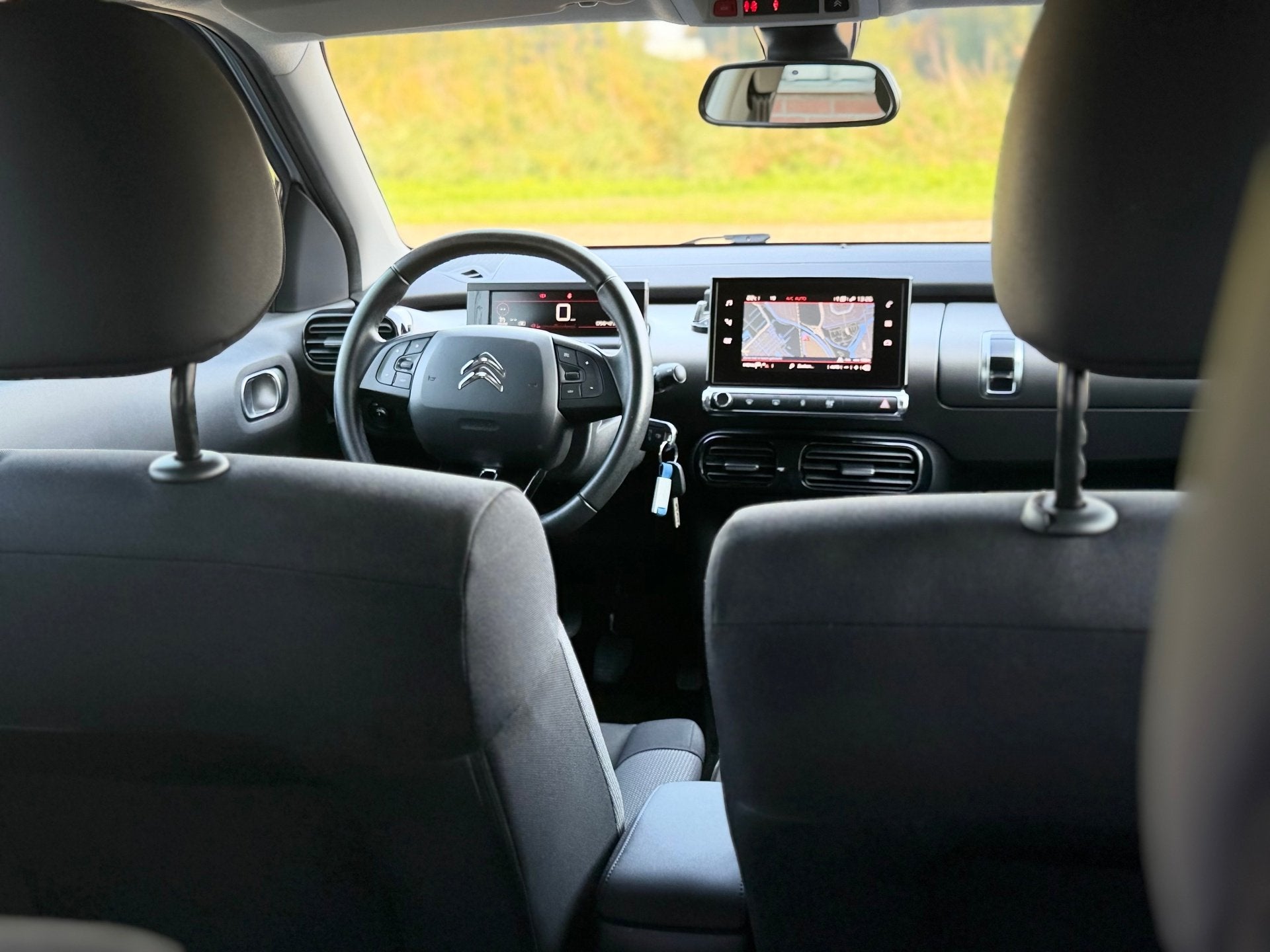 Citroen C4 Cactus 1.2 PureTech 110pk Business - Blanc Nacré, Voorwielaandrijving, Stof, 1199 cc, Wit