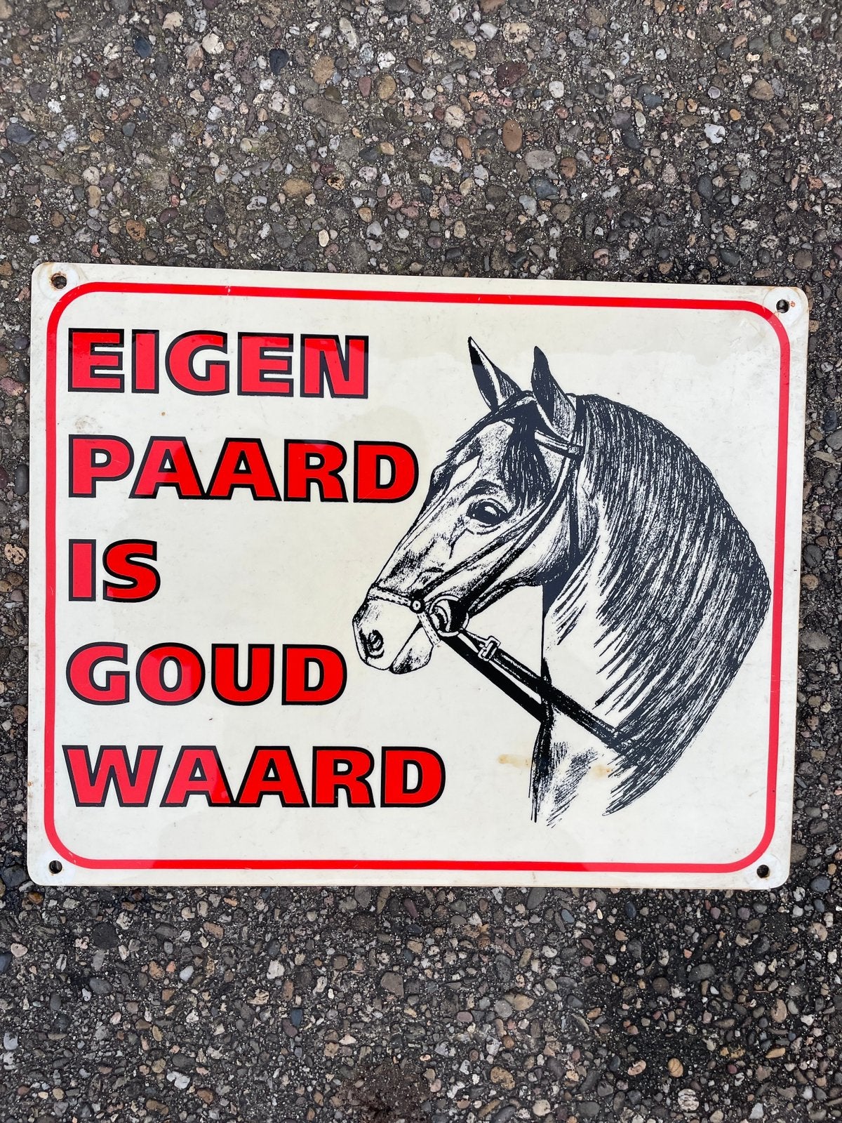 VINTAGE KUNSTSTOF WANDBORD ‘EIGEN PAARD IS GOUD WAARD’, Ophalen, Zo goed als nieuw