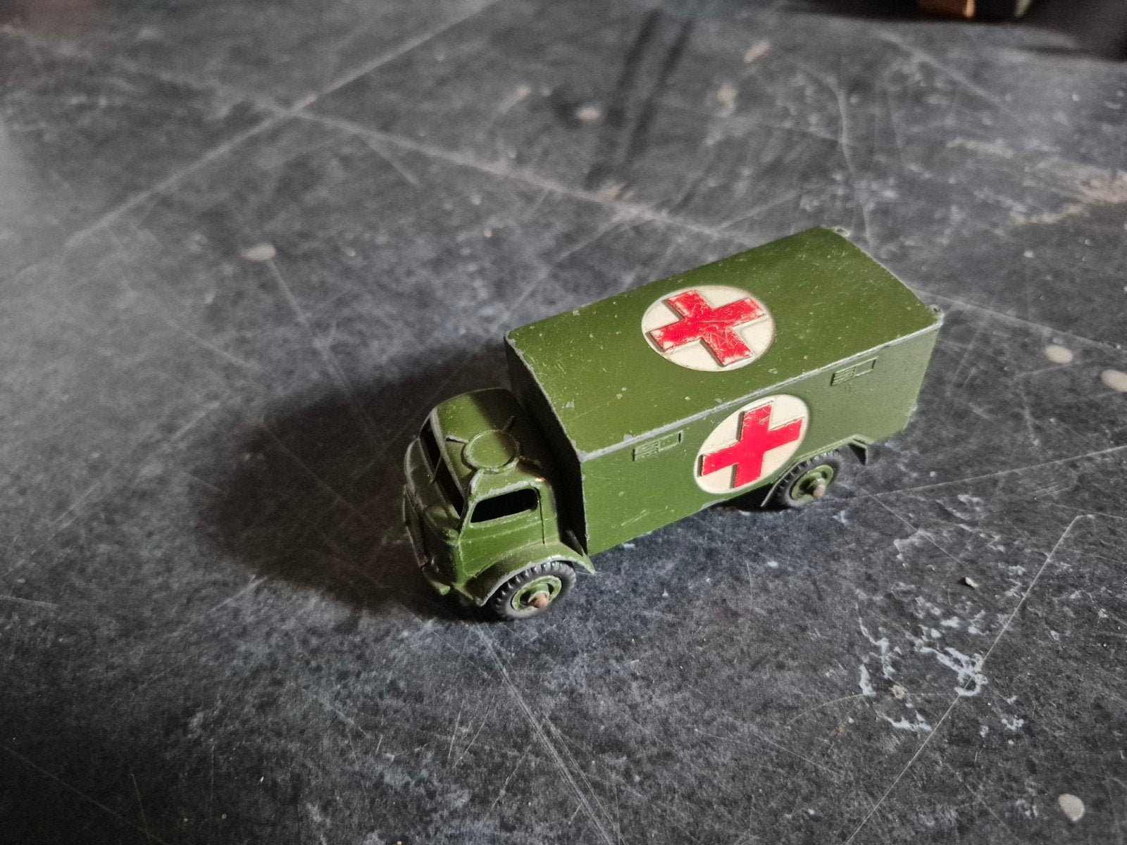 Dinky Toys Militaire ambulance, Ophalen of Verzenden, Gebruikt, Auto, Dinky Toys