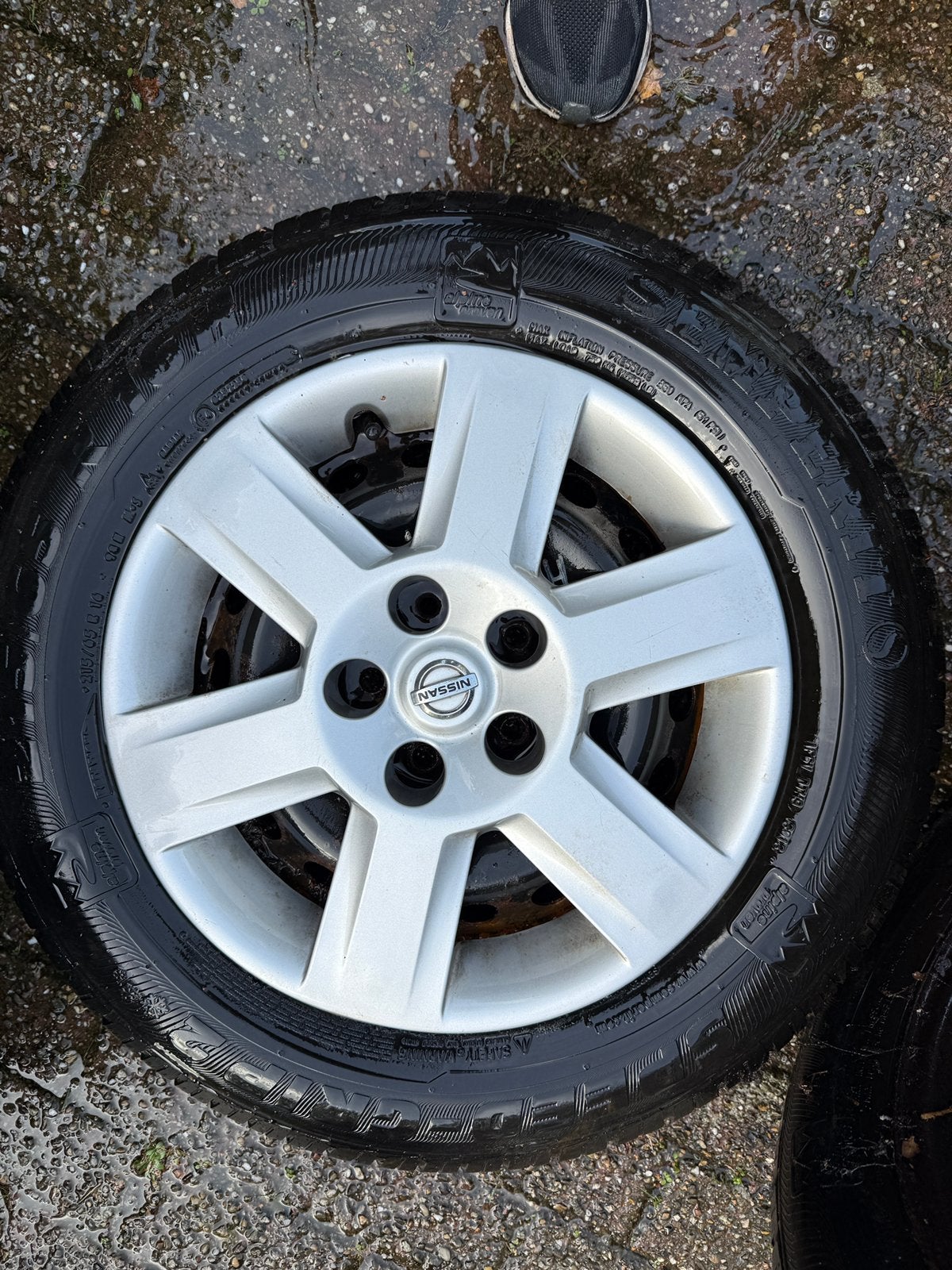 4x 16 inch Nissan Velgen + Semperit Winterbanden 215/65/16, Ophalen, Gebruikt