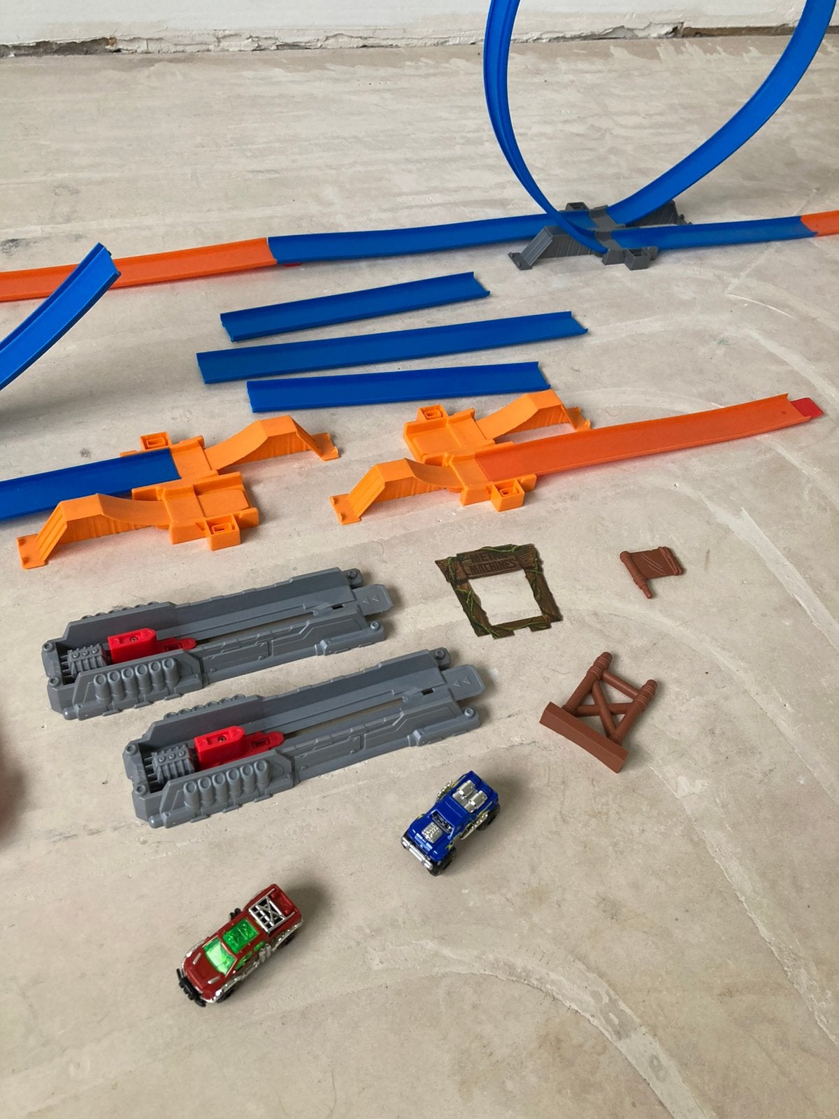 Zuru metal machines twee sets road rampage en t-Rex playset, Overige merken, Ophalen of Verzenden, Zo goed als nieuw, Handmatig