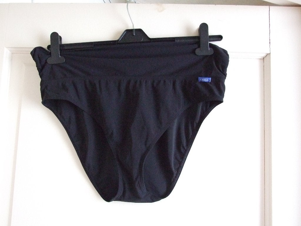 Cyell zwart bikinbroekje maat 44, Overige typen, Zwart, Ophalen of Verzenden, Zo goed als nieuw