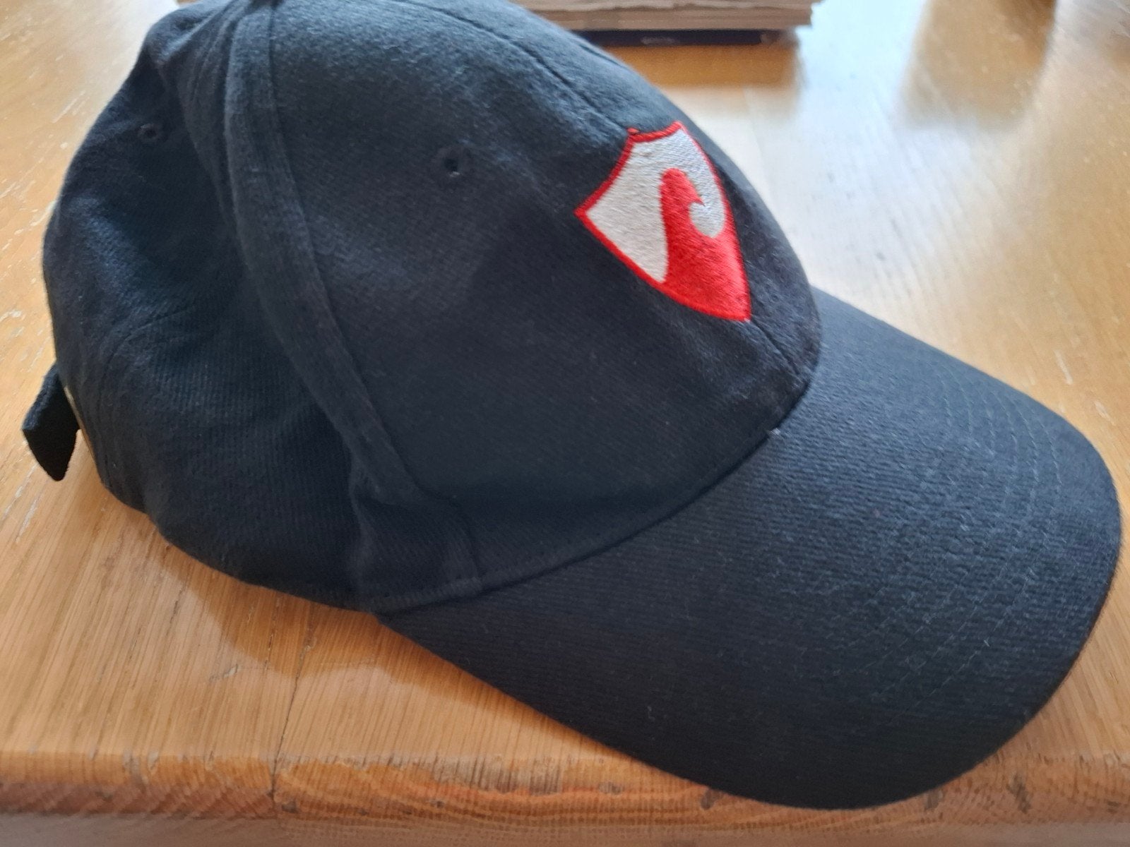 Zwarte Dommelsch cap/pet - Nette staat, Verzamelen, Ophalen of Verzenden, Zo goed als nieuw