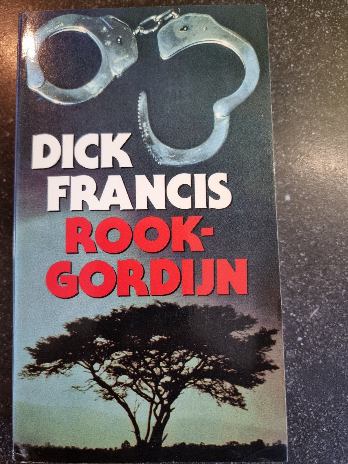 Dick Francis - Rookgordijn (Misdaadroman), Ophalen of Verzenden, Gelezen, Dick Francis
