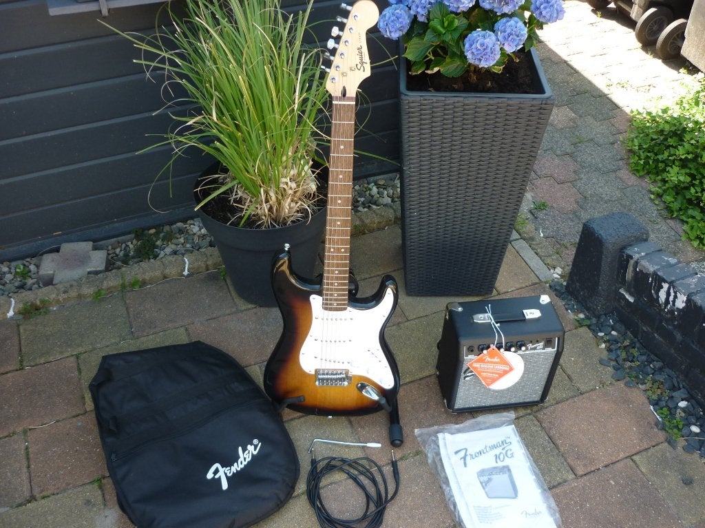Fender Squier set gitaar/versterker/hoes/kabel/acc, Ophalen, Zo goed als nieuw, Solid body, Overige merken