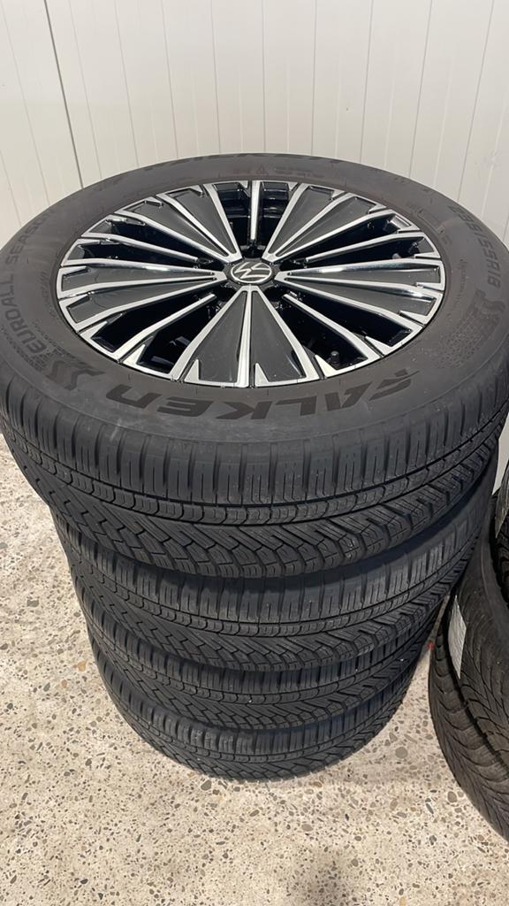 VW Tayron Tiguan Napoli velgen 18 inch allseasons 6mm, Auto-onderdelen, Banden en Velgen, Ophalen, 18 inch, Banden en Velgen, 235 mm