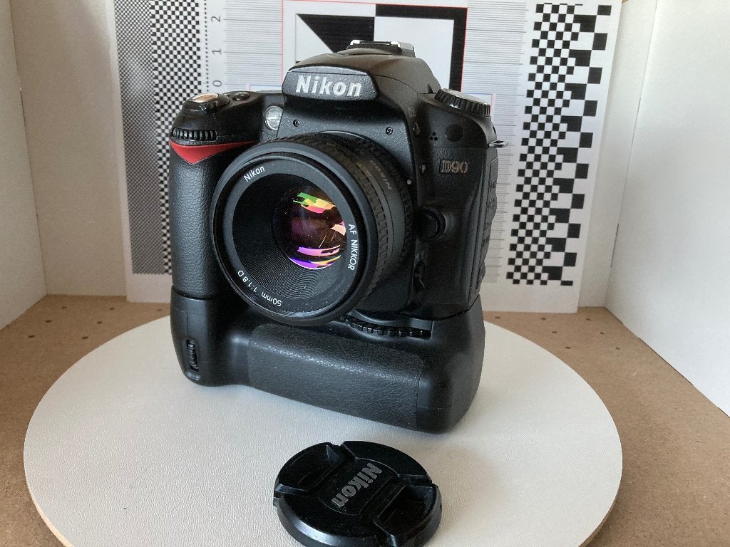 Nikon D90 met Nikon grip en AF Nikkor 50mm 1.8., Audio, Tv en Foto, Fotocamera's Digitaal, Gebruikt, Lensdop, Spiegelreflex, Verzenden