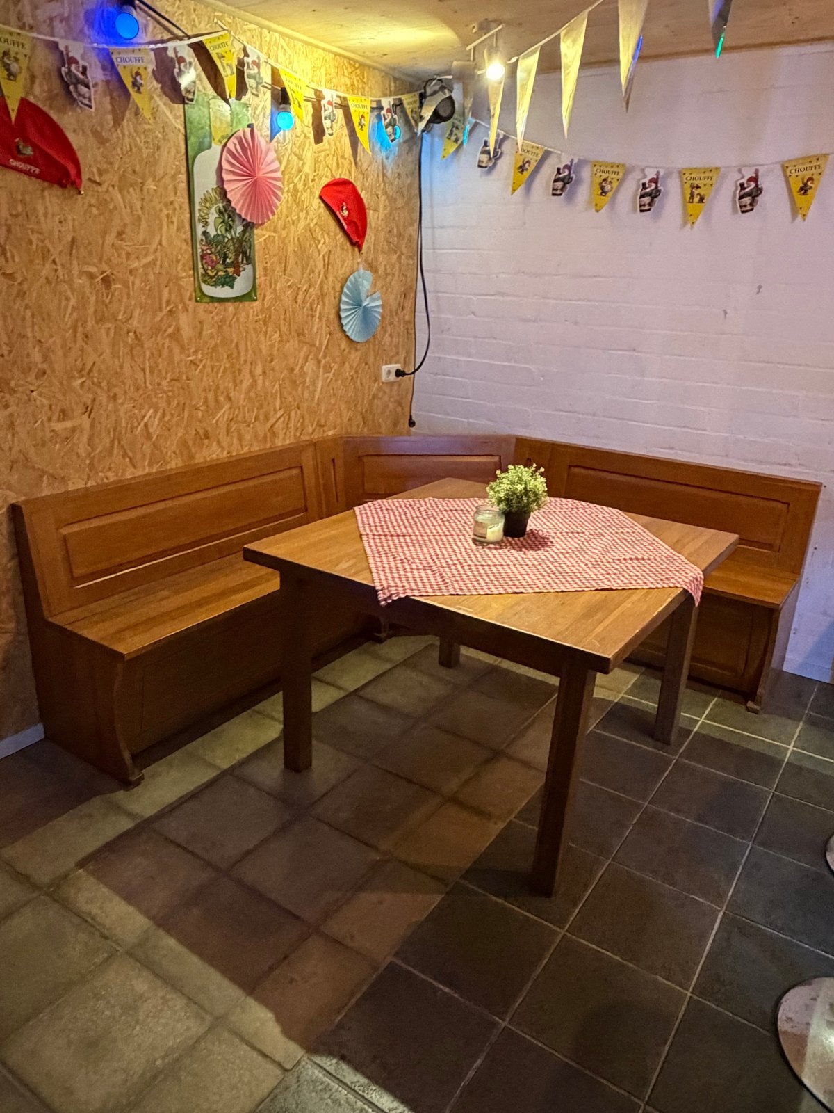 Gezellige Oostenrijkse Eethoek - Perfect voor Mancave!, Huis en Inrichting, Ophalen, Gebruikt, 4 tot 6 stoelen