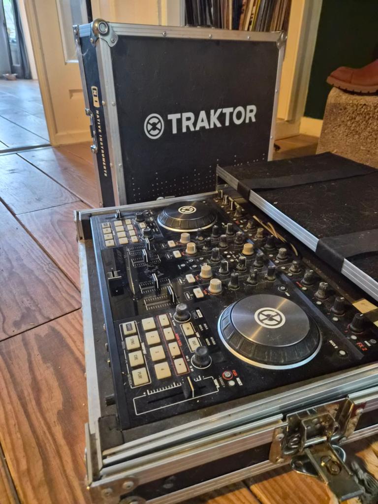 Traktor S4 MK2 draaitafel + flightcase, Muziek en Instrumenten, Dj-sets en Draaitafels, Ophalen, Zo goed als nieuw, Draaitafel