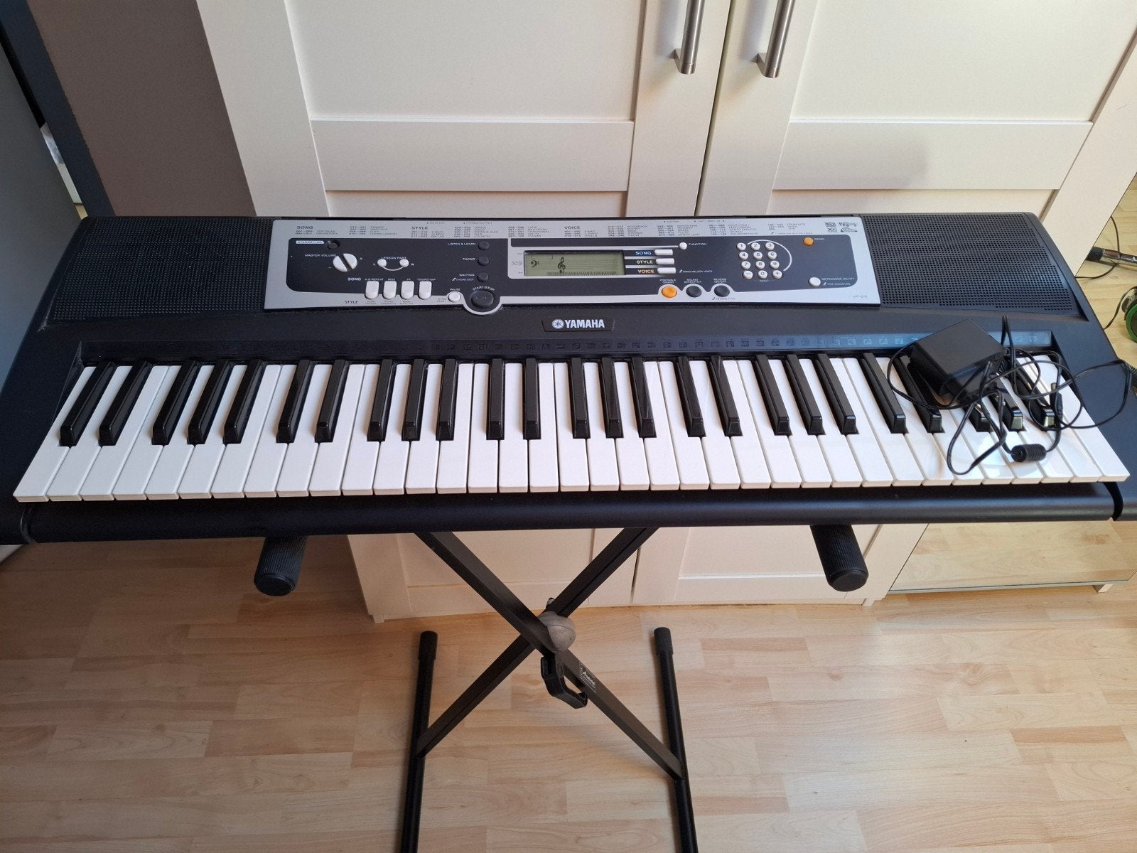 Yamaha Portatone YPT-210 Keyboard met standaard, Muziek en Instrumenten, Ophalen, Yamaha, Met standaard, 61 toetsen
