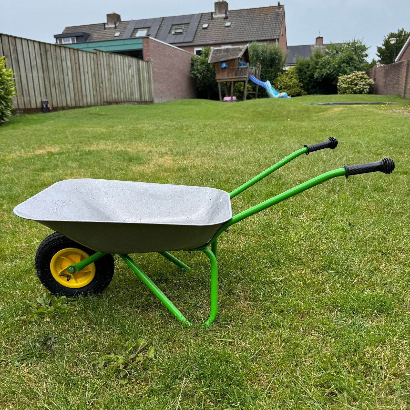 Stoere Kinder kruiwagen - Perfect voor de kleine tuinier!, Ophalen, Gebruikt