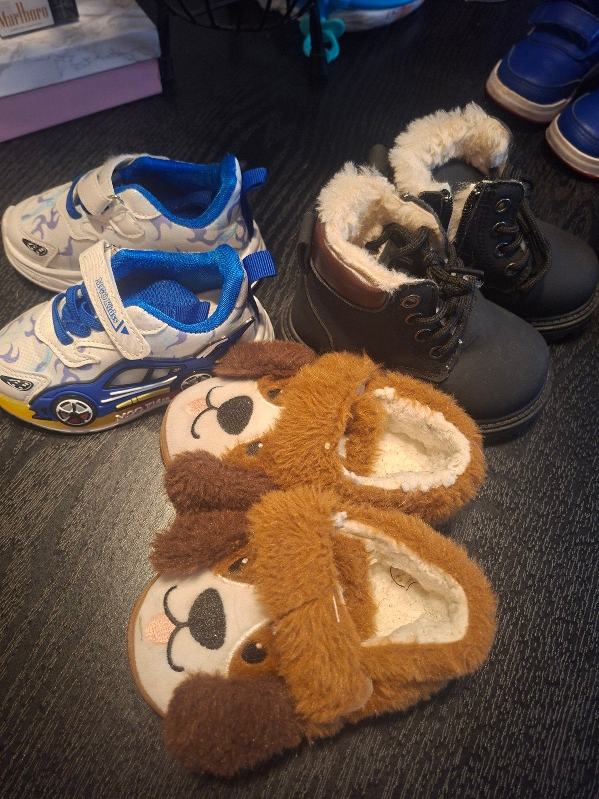 jongens schoenen en pantoffels maat 22/23, Ophalen, Schoentjes, Jongetje of Meisje, Zo goed als nieuw