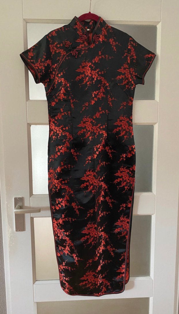 Prachtige satijnen Xuan Tang qipao / cheongsam jurk, Maat 38/40 (M), Ophalen of Verzenden, Zo goed als nieuw, Rood