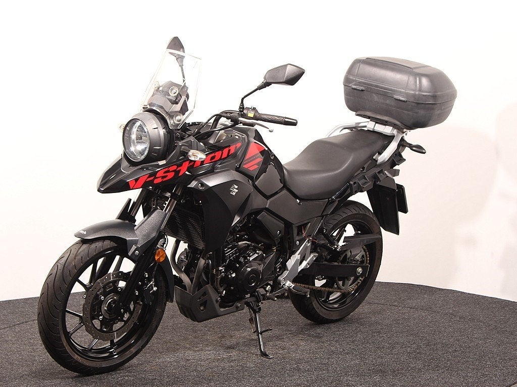Suzuki DL 250 A, Toermotor, Gebruikt, Bedrijf