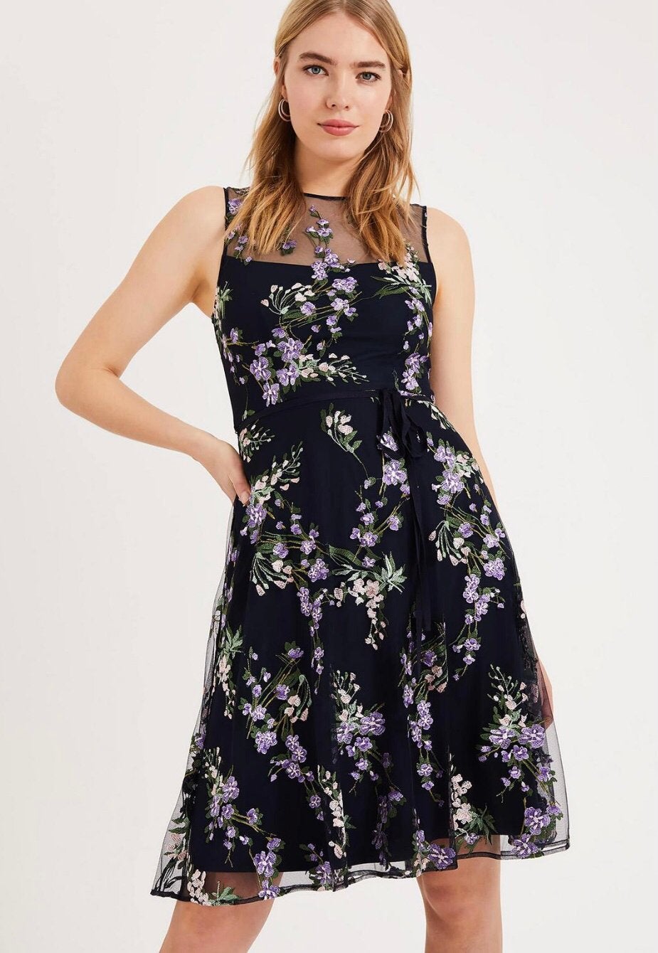 Phase Eight luxe jurk zwart met lila borduursel maat 46(18), Maat 46/48 (XL) of groter, Nieuw, Onder de knie, Meerkleurig