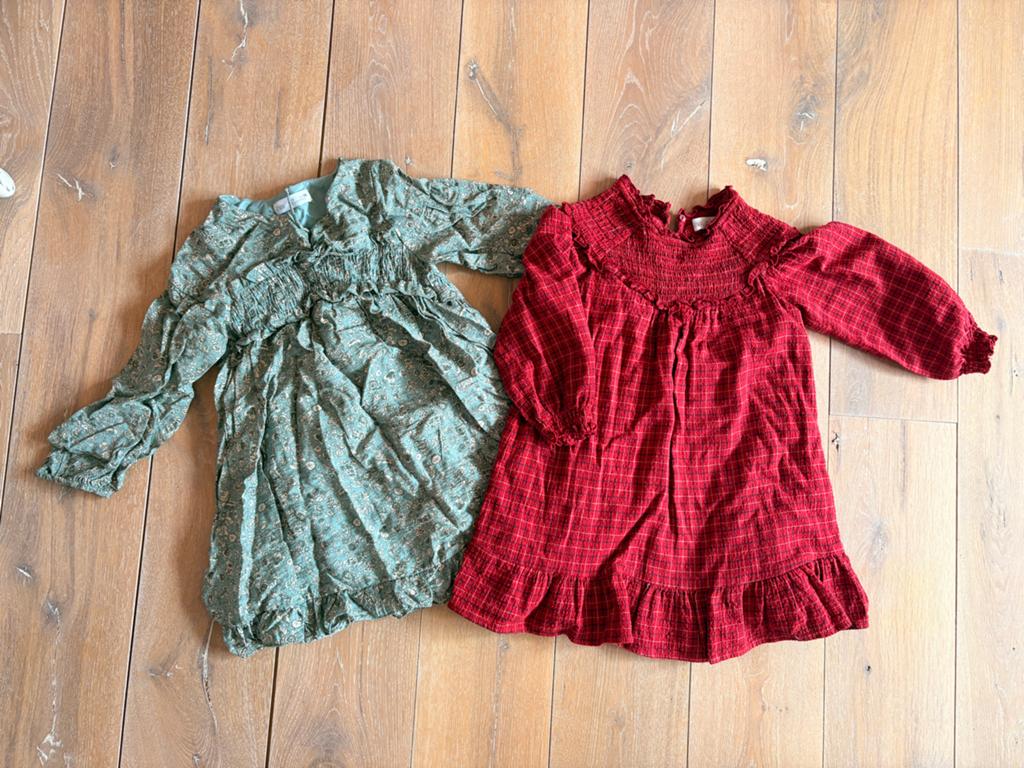 Twee superleuke Zara jurkjes, maat 122 (groen en rood), Ophalen, Zo goed als nieuw, Meisje, Jurk of Rok