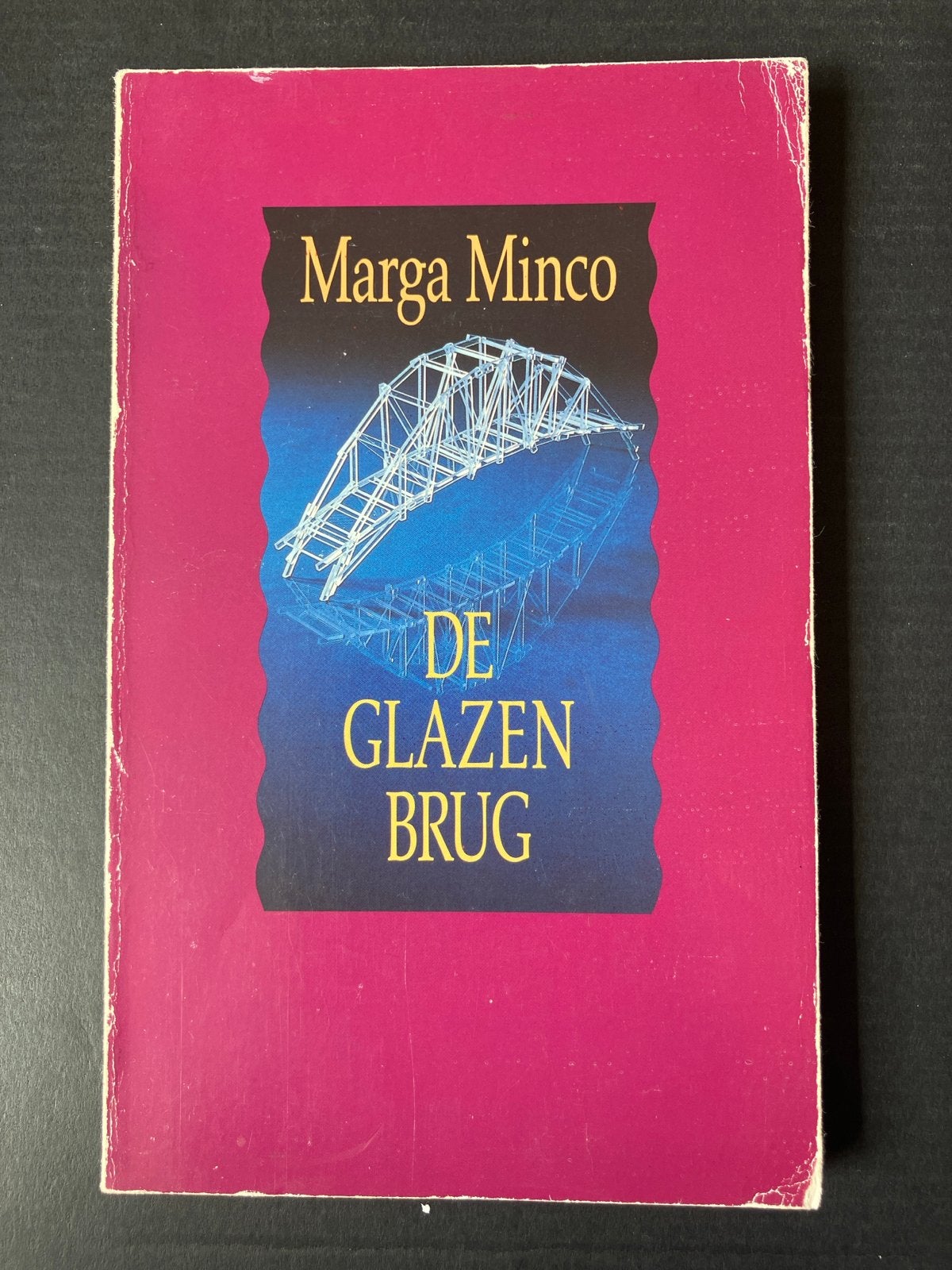 De Glazen Brug - Marga Minco (1986), Ophalen of Verzenden, Gelezen, Nederland