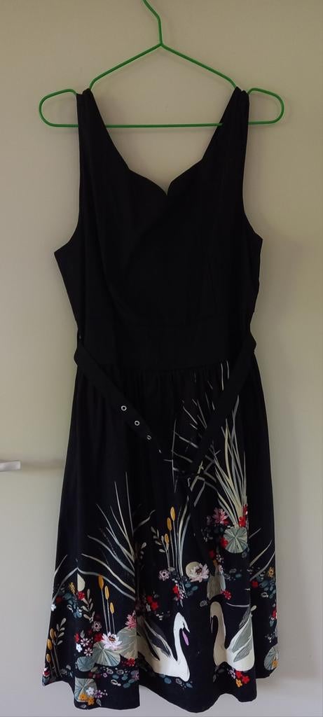 Lindy Bop Jurk Zwanenprint Zwart Vintage Stijl, Kleding | Dames, Verzenden, Zwart, Maat 42/44 (L), Zo goed als nieuw