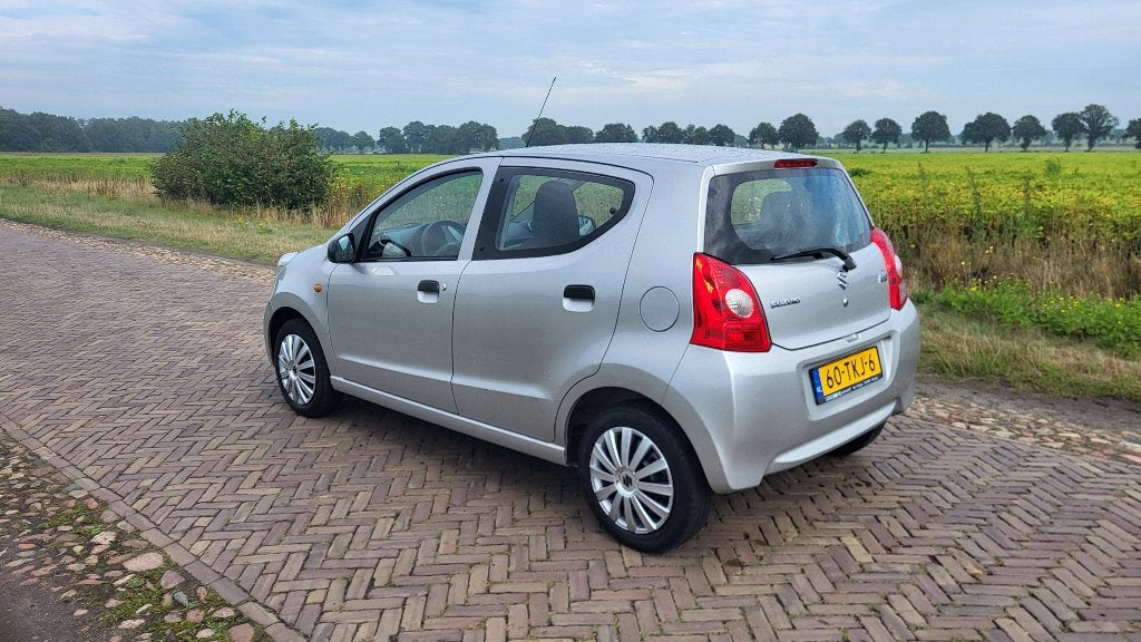 Suzuki Alto 1.0 2012 Zilvergrijs, Voorwielaandrijving, Stof, 200 kg, 4 stoelen